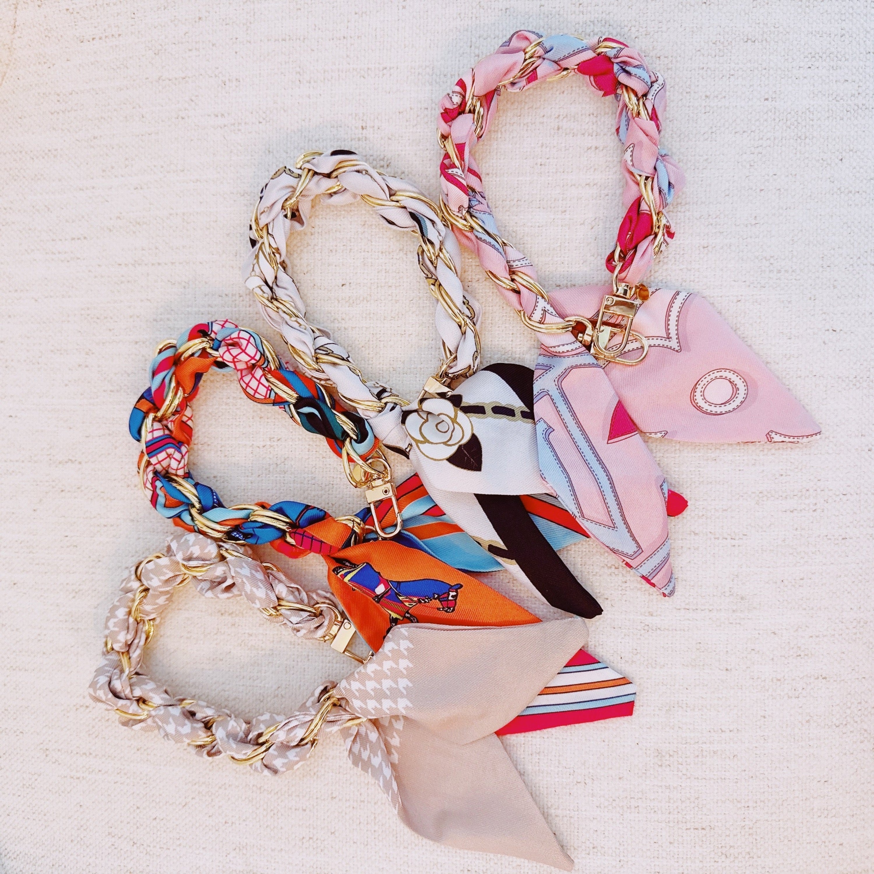 Correa para Móvil con Pañuelo Trenzado y Cadena | Mobile Phone Strap with Braided Scarf and Chain