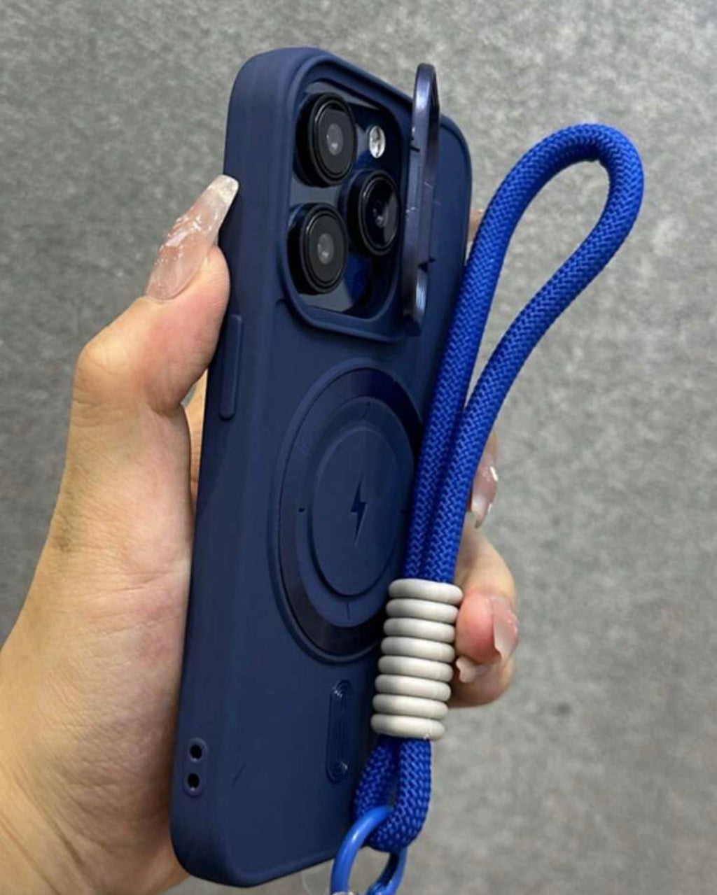 Funda azul de silicona magnética para iPhone con cordón y protector de cámara