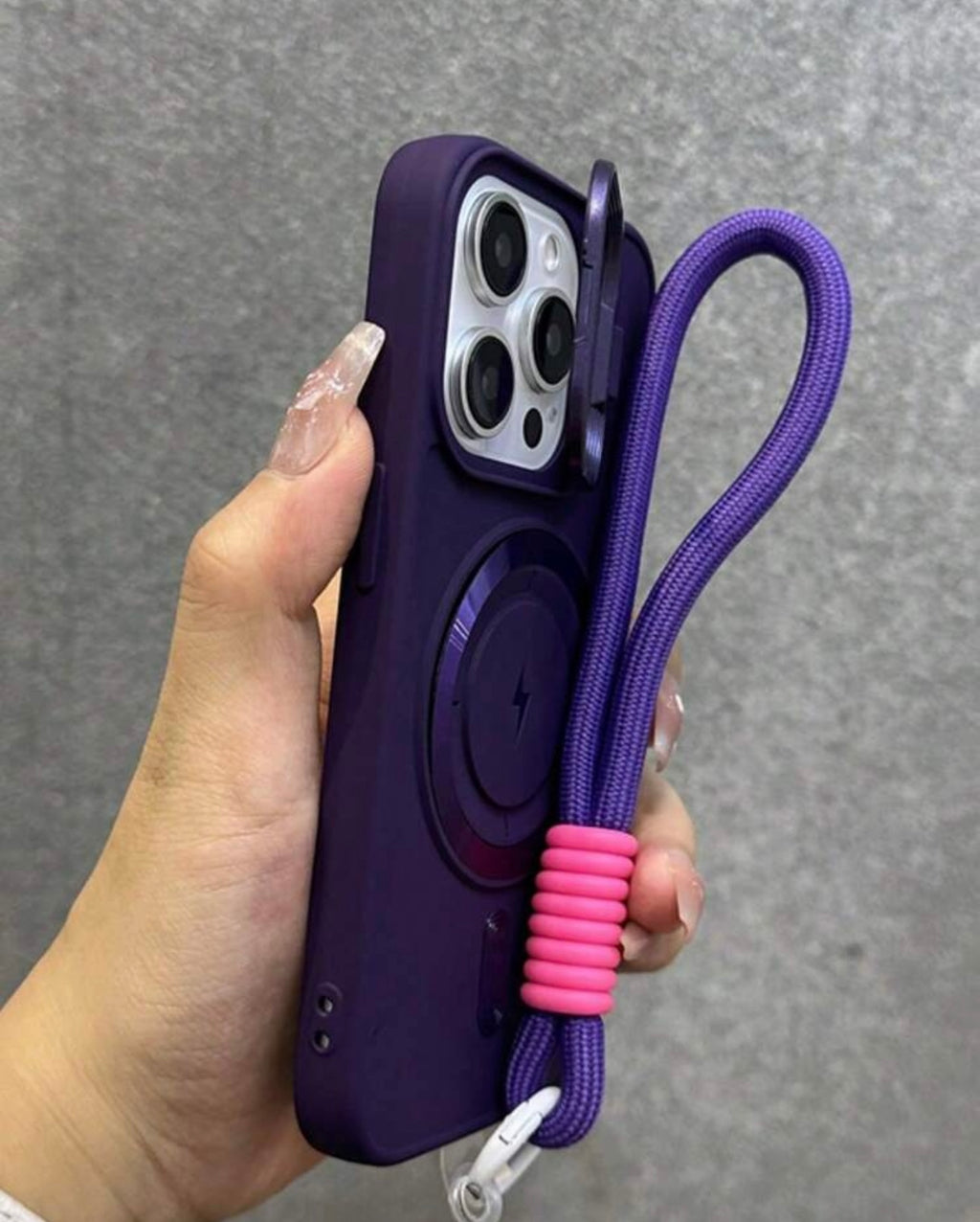 Funda morada de silicona magnética para iPhone con cordón y protector de cámara
