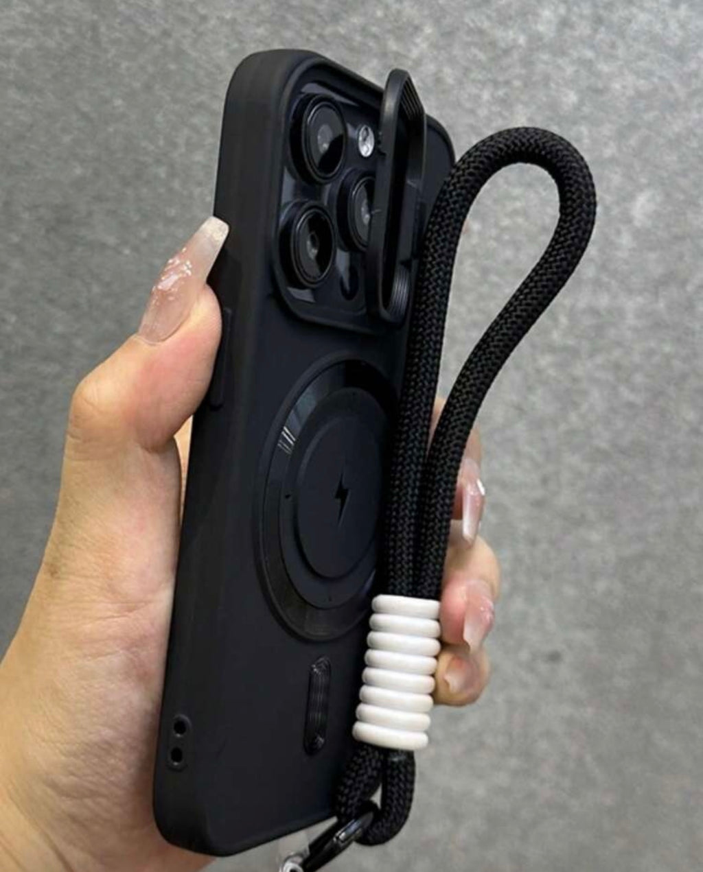 Funda negra de silicona magnética para iPhone con cordón y protector de cámara
