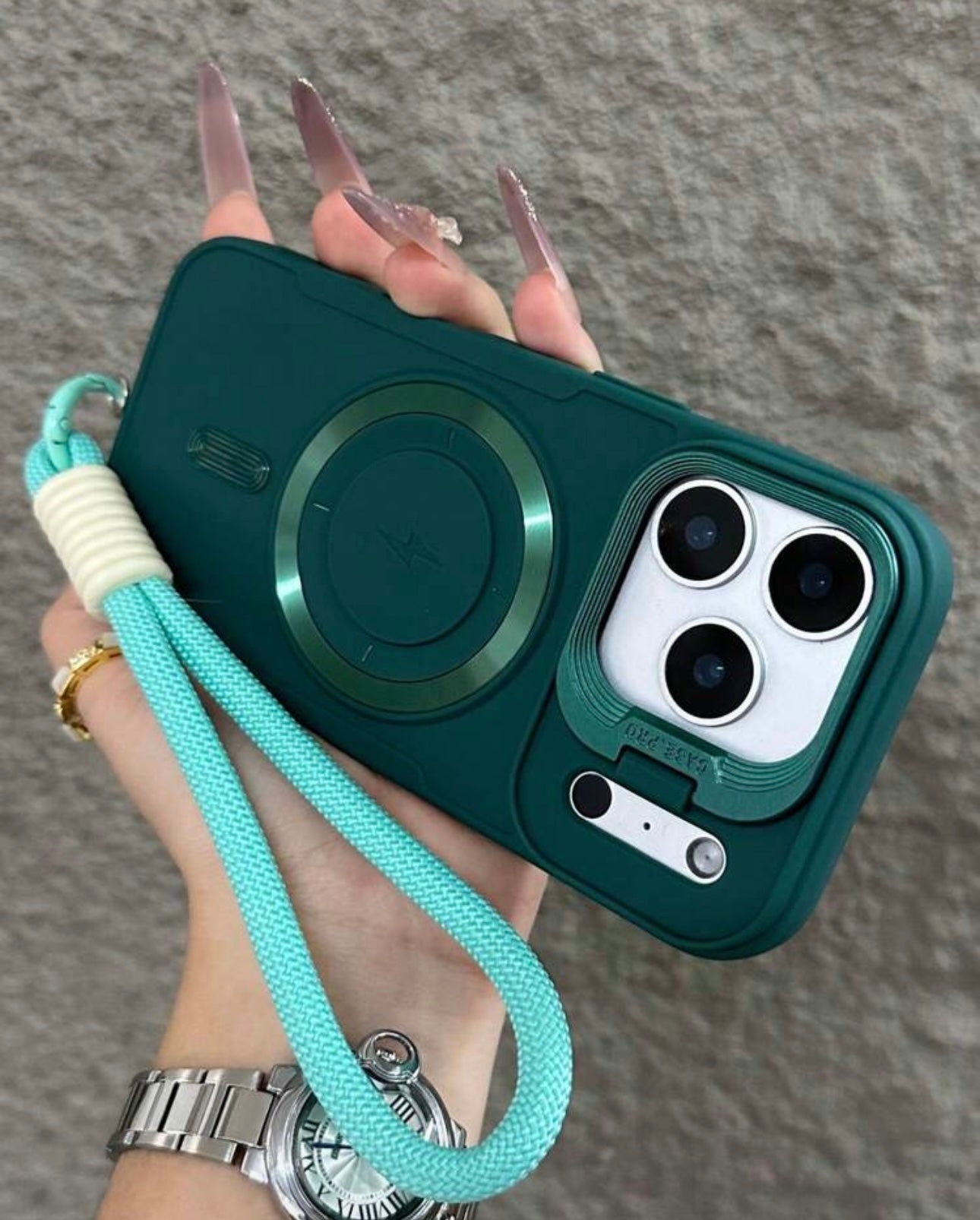 Funda verde de silicona magnética para iPhone con cordón y protector de cámara